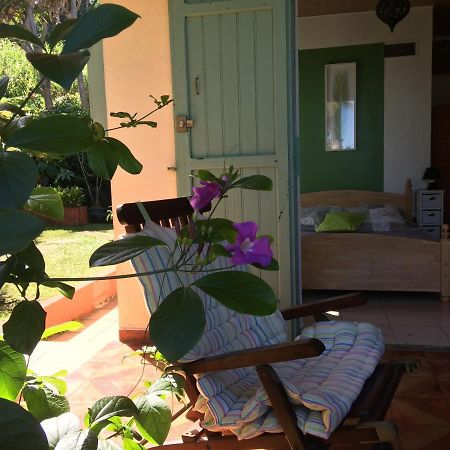 Bed and Breakfast Chez Mamie Les Avirons Exterior foto